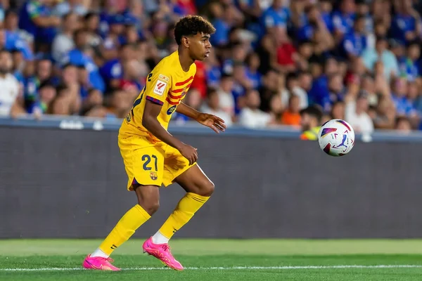 stock image Madrid, Spain- August 13, 2023: Soccer match between Getafe FC and Barcelona FC of the Spanish EA Sports league. Lamine Yamal with the ball. Football players.