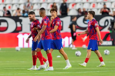 Madrid, İspanya - 28 Ağustos 2023: Madrid 'de oynanan Rayo Vallecano ve Atletico de Madrid ligi maçı. Ligin üçüncü günü. Futbol maçı. İspanyol futbolcular.
