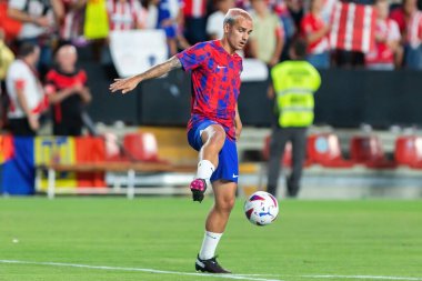 Madrid, İspanya - 28 Ağustos 2023: Madrid 'de oynanan Rayo Vallecano ve Atletico de Madrid ligi maçı. Ligin üçüncü günü. Futbol maçı. İspanyol futbolcular.