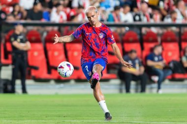 Madrid, İspanya - 28 Ağustos 2023: Rayo Vallecano ve Atletico de Madrid arasındaki lig maçı. Joao Felix futbol sahasında ısınıyor..