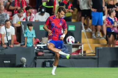 Madrid, İspanya - 28 Ağustos 2023: Rayo Vallecano ve Atletico de Madrid arasındaki lig maçı. Joao Felix futbol sahasında ısınıyor..