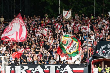 Madrid, İspanya - 28 Ağustos 2023: Madrid 'de oynanan Rayo Vallecano ve Atletico de Madrid ligi maçı. Rayo Vallecano hayranları. Futbol maçı. İspanyol futbolcular.