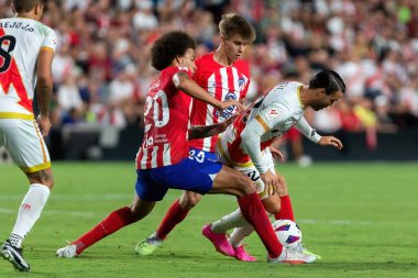 Madrid, İspanya - 28 Ağustos 2023: Madrid 'de oynanan Rayo Vallecano ve Atletico de Madrid ligi maçı. Ligin üçüncü günü. Futbol maçı. İspanyol futbolcular.