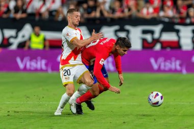 Madrid, İspanya - 28 Ağustos 2023: Madrid 'de oynanan Rayo Vallecano ve Atletico de Madrid ligi maçı. Ligin üçüncü günü. Futbol maçı. İspanyol futbolcular.