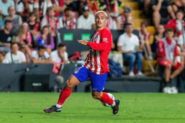 Madrid, İspanya - 28 Ağustos 2023: Madrid 'de oynanan Rayo Vallecano ve Atletico de Madrid ligi maçı. Ligin üçüncü günü. Futbol maçı. İspanyol futbolcular.