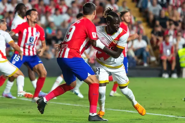 Madrid, İspanya - 28 Ağustos 2023: Madrid 'de oynanan Rayo Vallecano ve Atletico de Madrid ligi maçı. Ligin üçüncü günü. Futbol maçı. İspanyol futbolcular.