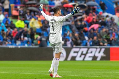 Madrid, İspanya - 17 Eylül 2023: Madrid 'de Getafe F.C ve Osasuna arasında oynanan lig maçı. Yağmurda futbol maçı. Osasuna oyuncuları. Kaçak göçmen bürosu. oyuncular