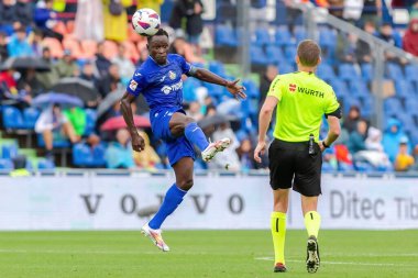 Madrid, İspanya - 17 Eylül 2023: Madrid 'de Getafe F.C ve Osasuna arasında oynanan lig maçı. Yağmurda futbol maçı. Osasuna oyuncuları. Kaçak göçmen bürosu. oyuncular