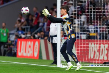 Madrid, İspanya - 24 Eylül 2023: Atletico de Madrid ile Real Madrid arasındaki lig maçı. Top Kepa Arrizabalaga 'da. Futbolcular.