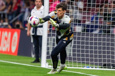 Madrid, İspanya - 24 Eylül 2023: Atletico de Madrid ile Real Madrid arasındaki lig maçı. Top Kepa Arrizabalaga 'da. Futbolcular.