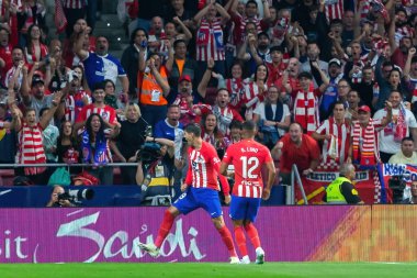 Madrid, İspanya - 24 Eylül 2023: Atletico de Madrid ile Real Madrid arasındaki lig maçı. Futbolcular. Atletico de Madrid için zafer.