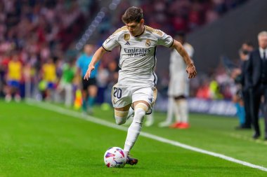 Madrid, İspanya - 24 Eylül 2023: Atletico de Madrid ile Real Madrid arasındaki lig maçı. Maç sırasında Real Madrid oyuncuları. Futbolcular