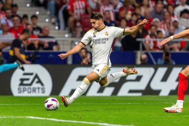 Madrid, İspanya - 24 Eylül 2023: Atletico de Madrid ile Real Madrid arasındaki lig maçı. Maç sırasında Real Madrid oyuncuları. Futbolcular