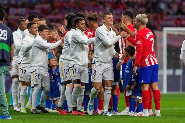 Madrid, İspanya - 24 Eylül 2023: Atletico de Madrid ile Real Madrid arasındaki lig maçı. Futbolcular. Atletico de Madrid için zafer.