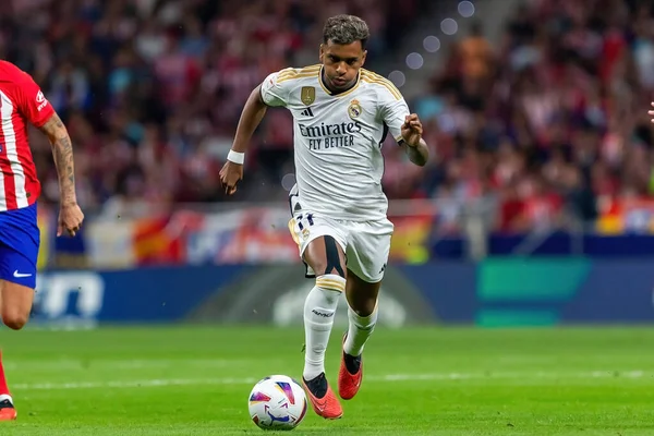 Madrid, İspanya - 24 Eylül 2023: Atletico de Madrid ile Real Madrid arasındaki lig maçı. Maç sırasında Real Madrid oyuncuları. Futbolcular