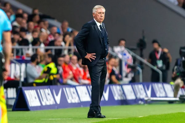 Madrid, İspanya - 24 Eylül 2023: Atletico de Madrid ile Real Madrid arasındaki lig maçı. Maç sırasında Real Madrid oyuncuları. Futbolcular