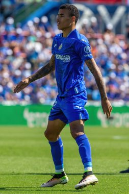 Madrid, İspanya 30 Eylül 2023: Getafe F. C ile Villareal arasındaki lig maçı. Futbolcular. Topla oynayan köylü futbolcu. Mason Greenwood.