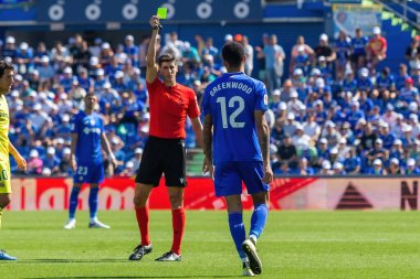 Madrid, İspanya 30 Eylül 2023: Getafe F. C ile Villareal arasındaki lig maçı. Futbolcular. Topla oynayan köylü futbolcu. Mason Greenwood.