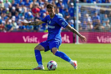 Madrid, İspanya 30 Eylül 2023: Getafe F. C ile Villareal arasındaki lig maçı. Futbolcular. Topla oynayan köylü futbolcu. Alexander Sorloth.