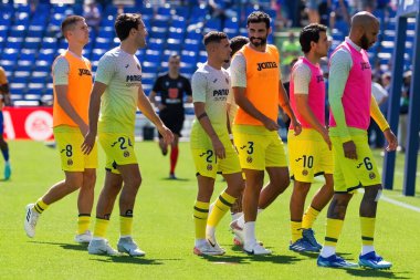 Madrid, İspanya 30 Eylül 2023: Getafe F. C ile Villareal arasındaki lig maçı. Futbolcular. Topla köylü futbolcusu.