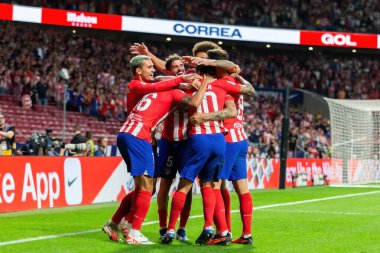 Madrid, İspanya - 1 Ekim 2023: Atletico de Madrid ile Cadiz arasındaki futbol ligi maçı Madrid 'de oynandı. Atletico de Madrid oyuncuları. Angel Correa gol attı..