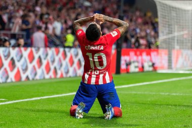 Madrid, İspanya - 1 Ekim 2023: Atletico de Madrid ile Cadiz arasındaki futbol ligi maçı Madrid 'de oynandı. Atletico de Madrid oyuncuları. Angel Correa gol attı..