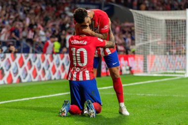 Madrid, İspanya - 1 Ekim 2023: Atletico de Madrid ile Cadiz arasındaki futbol ligi maçı Madrid 'de oynandı. Atletico de Madrid oyuncuları. Angel Correa gol attı..