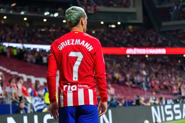 stock image Madrid, Spain- October 1, 2023: Soccer league match between Atletico de Madrid and Cadiz played in Madrid. Atletico de Madrid players. Antoine Griezmann with the ball.