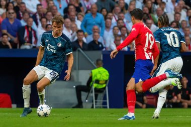 Madrid, İspanya - 4 Ekim 2023: Atletico de Madrid ile Feyenoord arasında oynanan Şampiyonlar Ligi maçı Madrid takımının zaferiyle sonuçlandı. Feyenoord oyuncuları.