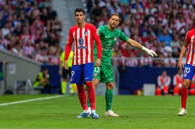 Madrid, İspanya - 4 Ekim 2023: Atletico de Madrid ile Feyenoord arasında oynanan Şampiyonlar Ligi maçı. Oyuncular gol kutluyor. Maç sırasında Alvaro Morata.