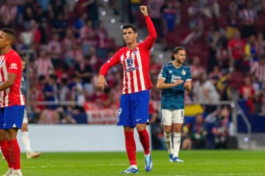 Madrid, İspanya - 4 Ekim 2023: Atletico de Madrid ile Feyenoord arasında oynanan Şampiyonlar Ligi maçı. Oyuncular gol kutluyor. Maç sırasında Alvaro Morata.