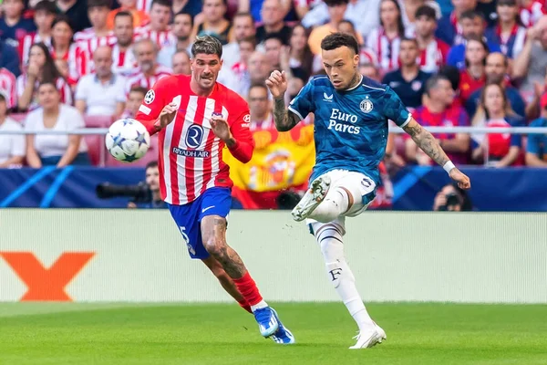 Madrid, İspanya - 4 Ekim 2023: Atletico de Madrid ile Feyenoord arasında oynanan Şampiyonlar Ligi maçı Madrid takımının zaferiyle sonuçlandı. Feyenoord oyuncuları.