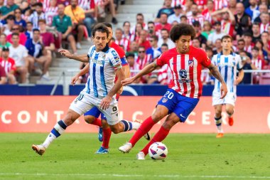 Madrid, İspanya - 8 Ekim 2023: Atletico de Madrid ile Real Sociedad arasındaki lig maçı Madrid Metropolitano 'da oynandı. - Evet. Profesyonel futbolcular.