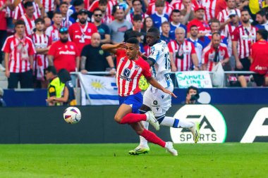 Madrid, İspanya - 8 Ekim 2023: Atletico de Madrid ile Real Sociedad arasındaki lig maçı Madrid Metropolitano 'da oynandı. - Evet. Profesyonel futbolcular.