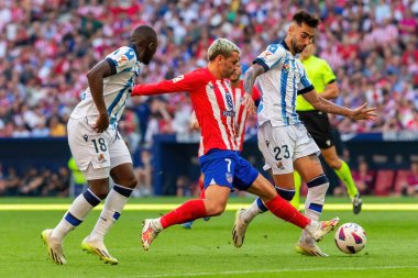 Madrid, İspanya - 8 Ekim 2023: Atletico de Madrid ile Real Sociedad arasındaki lig maçı Madrid Metropolitano 'da oynandı. - Evet. Profesyonel futbolcular.