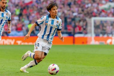 Madrid, İspanya - 8 Ekim 2023: Atletico de Madrid ile Real Sociedad arasındaki lig maçı Madrid Metropolitano 'da oynandı. Topla Kubo 'yu al. Profesyonel futbolcular.
