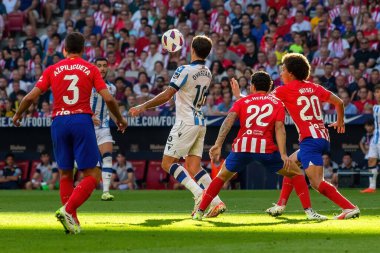 Madrid, İspanya - 8 Ekim 2023: Atletico de Madrid ile Real Sociedad arasındaki lig maçı Madrid Metropolitano 'da oynandı. - Evet. Profesyonel futbolcular.