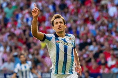 Madrid, İspanya - 8 Ekim 2023: Atletico de Madrid ile Real Sociedad arasındaki lig maçı Madrid Metropolitano 'da oynandı. Oyarzabal bir gol kutluyor. Profesyonel futbolcular.