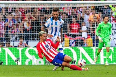 Madrid, İspanya - 8 Ekim 2023: Atletico de Madrid ile Real Sociedad arasındaki lig maçı Madrid Metropolitano 'da oynandı. - Evet. Profesyonel futbolcular.