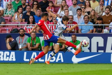 Madrid, İspanya - 8 Ekim 2023: Atletico de Madrid ile Real Sociedad arasındaki lig maçı Madrid Metropolitano 'da oynandı. - Evet. Profesyonel futbolcular.