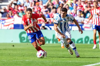 Madrid, İspanya - 8 Ekim 2023: Atletico de Madrid ile Real Sociedad arasındaki lig maçı Madrid Metropolitano 'da oynandı. - Evet. Profesyonel futbolcular.