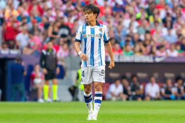 Madrid, İspanya - 8 Ekim 2023: Atletico de Madrid ile Real Sociedad arasındaki lig maçı Madrid Metropolitano 'da oynandı. Topla Kubo 'yu al. Profesyonel futbolcular.