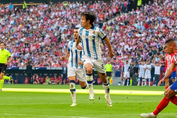 Madrid, İspanya - 8 Ekim 2023: Atletico de Madrid ile Real Sociedad arasındaki lig maçı Madrid Metropolitano 'da oynandı. Topla Kubo 'yu al. Profesyonel futbolcular.