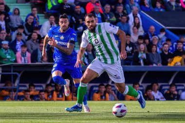 Madrid, İspanya - 21 Ekim 2023: Getafe F.C ile Betis arasındaki lig maçı Madrid 'de oynandı. Futbolcular. Topla Borja Iglesias.