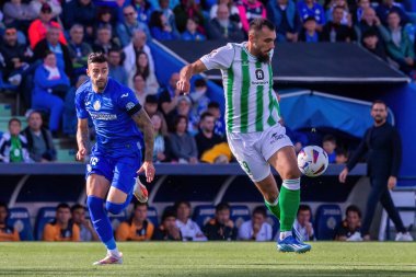 Madrid, İspanya - 21 Ekim 2023: Getafe F.C ile Betis arasındaki lig maçı Madrid 'de oynandı. Futbolcular. Topla Borja Iglesias.