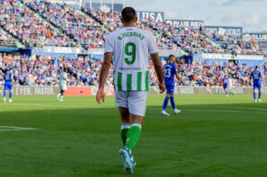 Madrid, İspanya - 21 Ekim 2023: Getafe F.C ile Betis arasındaki lig maçı Madrid 'de oynandı. Futbolcular. Topla Borja Iglesias.