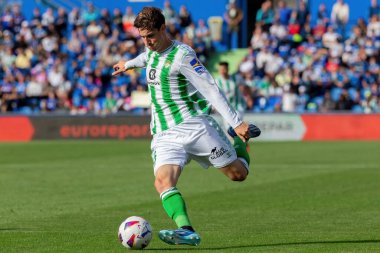 Madrid, İspanya - 21 Ekim 2023: Getafe F.C ile Betis arasındaki lig maçı Madrid 'de oynandı. Futbolcular. Futbol maçı. Betis hayranları.