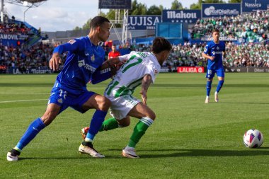 Madrid, İspanya - 21 Ekim 2023: Getafe F.C ile Betis arasındaki lig maçı Madrid 'de oynandı. Futbolcular. Futbol maçı. Betis hayranları.