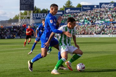 Madrid, İspanya - 21 Ekim 2023: Getafe F.C ile Betis arasındaki lig maçı Madrid 'de oynandı. Futbolcular. Futbol maçı. Betis hayranları.