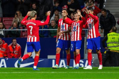 Madrid, İspanya - 29 Ekim 2023 Madrid 'de Atletico de Madrid ve Alavs arasında oynanan lig maçı. Koloneroların zaferi. Rodrigo Riquelme gol attı..